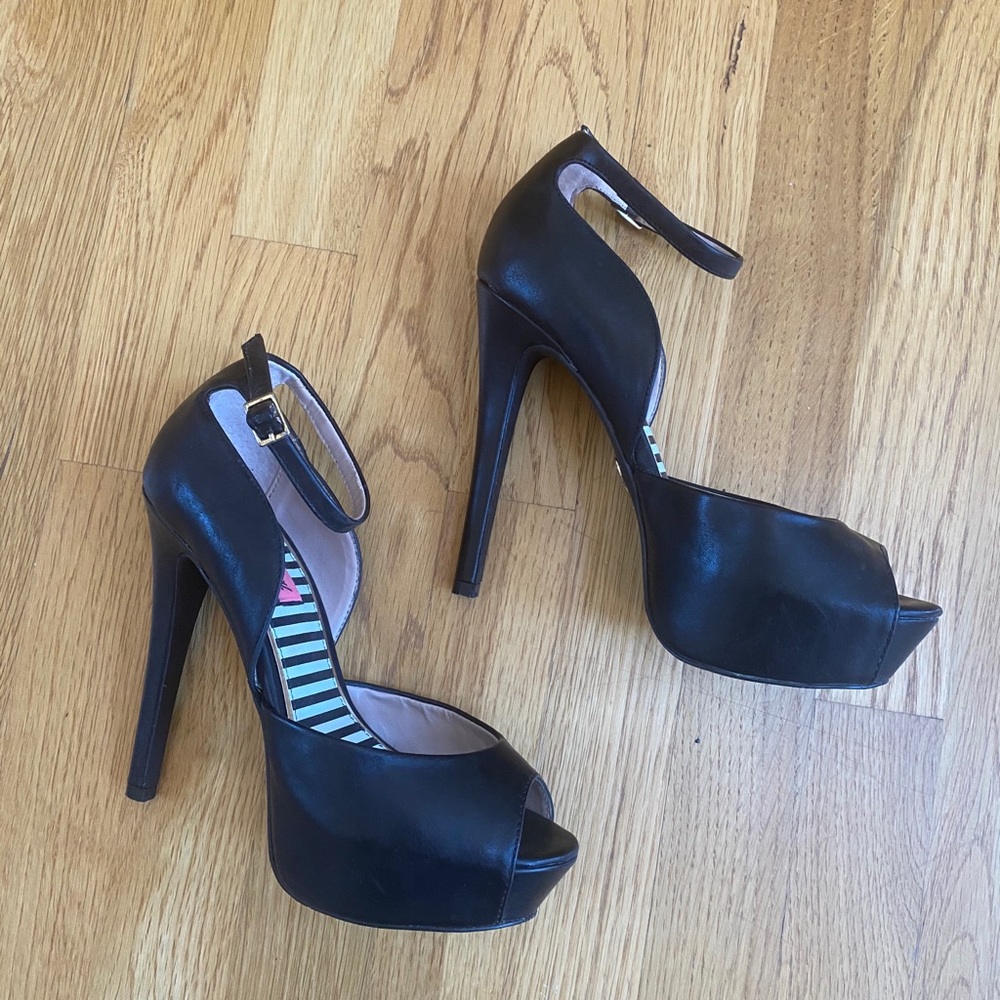 Betsey Johnson pumps - Picture 2 of 13